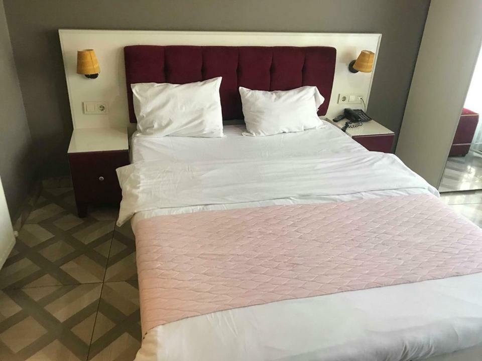 Almond Hill Aparthotel Istanbul Exteriör bild